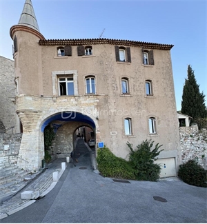 immeuble à la vente -   83400  HYERES, surface 160 m2 vente immeuble - UBI458152349
